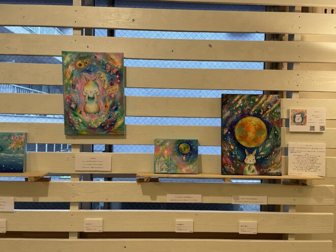 グループ展の展示風景の画像