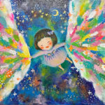 夜空でオーロラのカーテンをまとう少女の画像